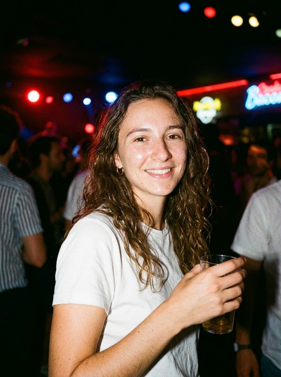 Même selfie en style Flash soirée